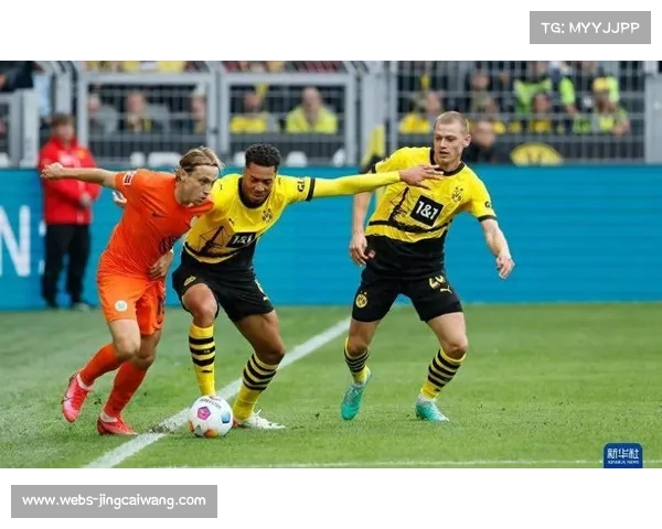 多特中场长传发起快攻,雷尔森右路传中精准制导 多特中场长传发起快攻,雷尔森右路传中精准制导